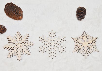 Set 3 ornamente Craciun, fulgi de zapada, lemn - SC018